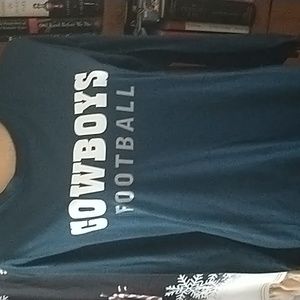 Dallas Cowboys Football shirt (Women's) size Medium